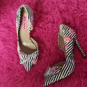 Betsey Johnson Prince D'orsay Heels sz 7.5M